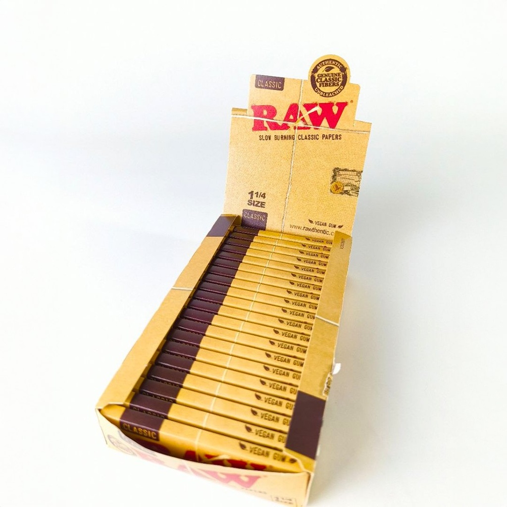 Raw Rolling Papers 1 1_4 Display 02